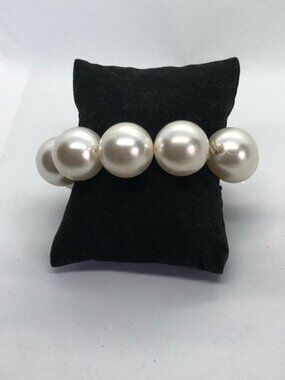 Big pearl bracelet with elastic